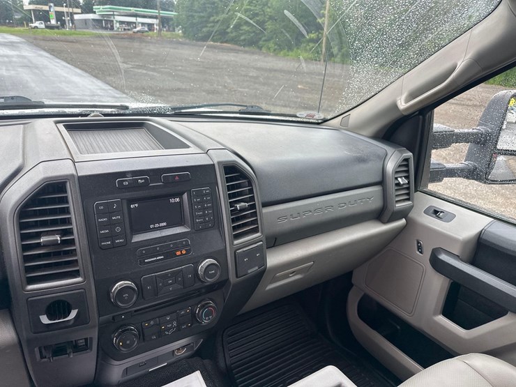 2017-ford-f550-xl-image-42
