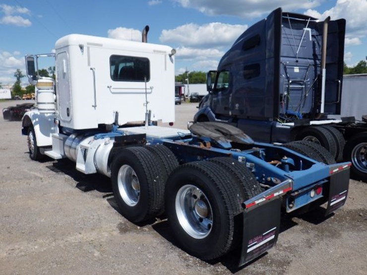 2012-peterbilt-367-image-14