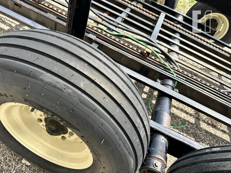 john-deere-568-image-22