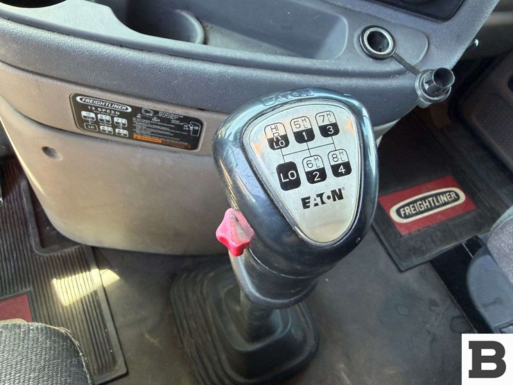 2012-freightliner-cascadia-125-image-60