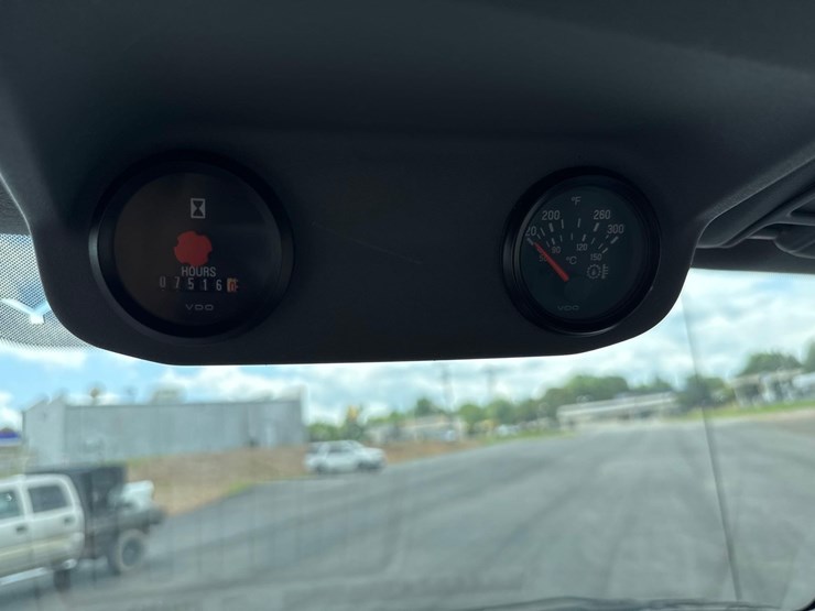 2015-ford-f750-xlt-image-36