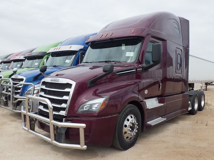 2021-freightliner-cascadia-126-image-1