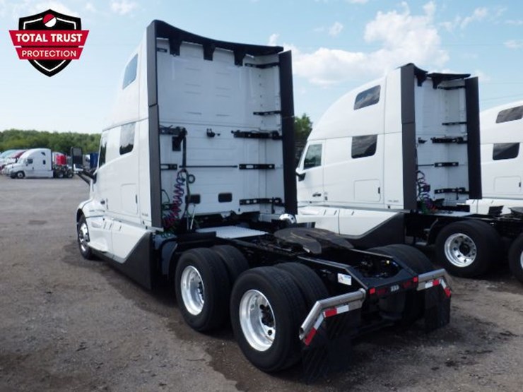 2025-volvo-vnl860-image-13