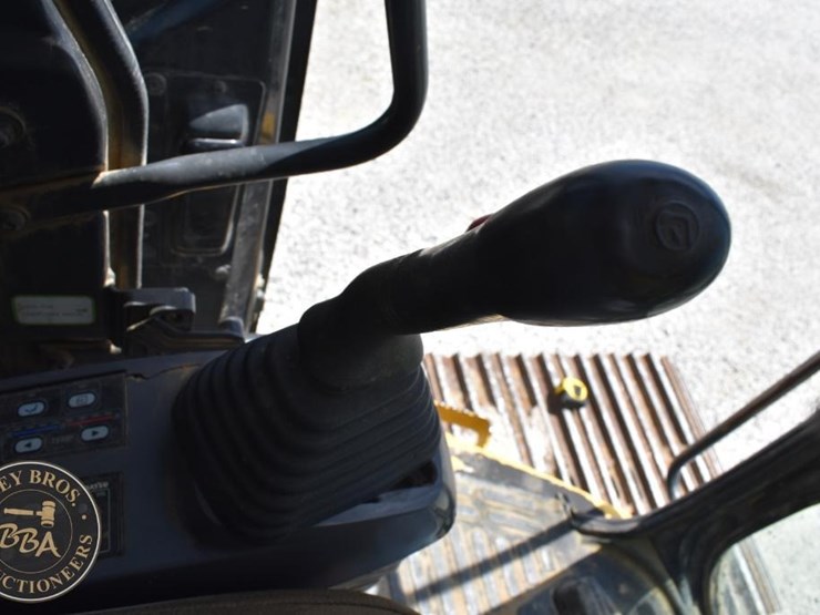 2015-komatsu-pc308us-lc-3e0-image-68