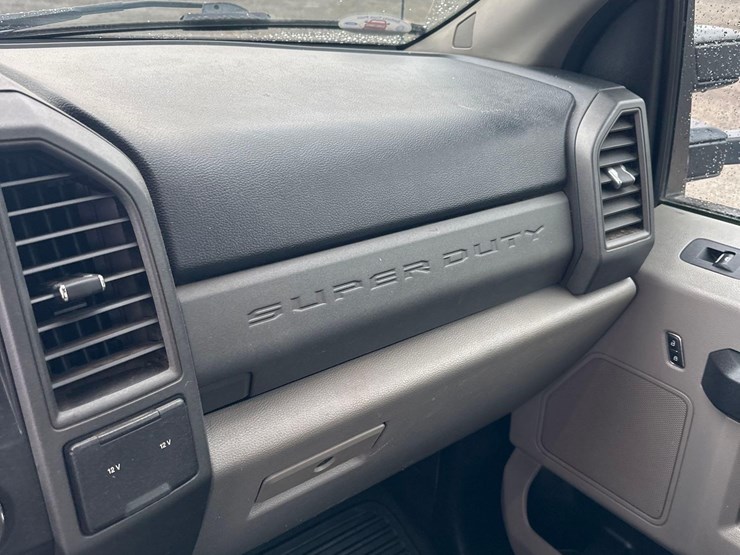 2017-ford-f550-xl-image-39