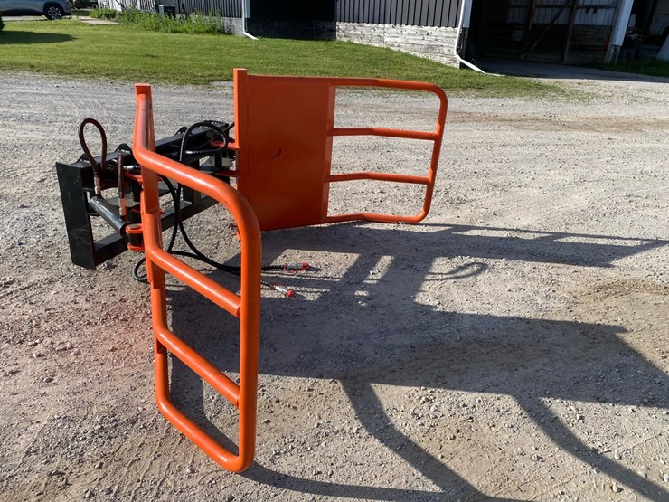 new---skidsteer-bale-grabber-image-4