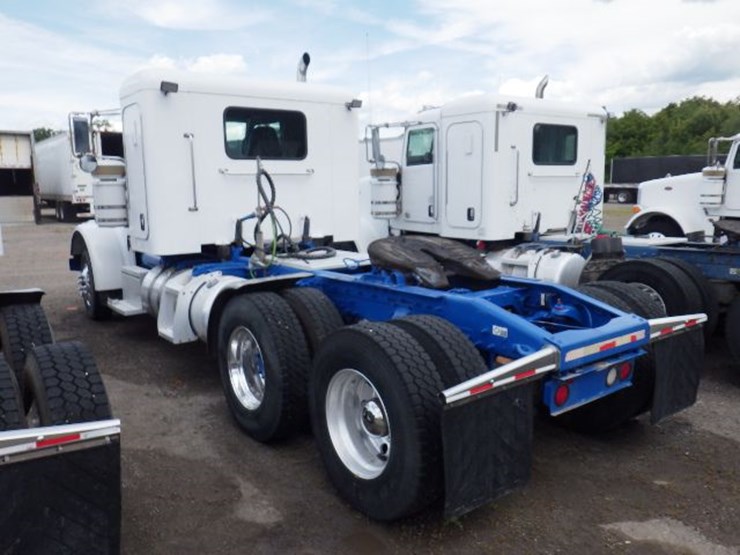 2012-peterbilt-367-image-13