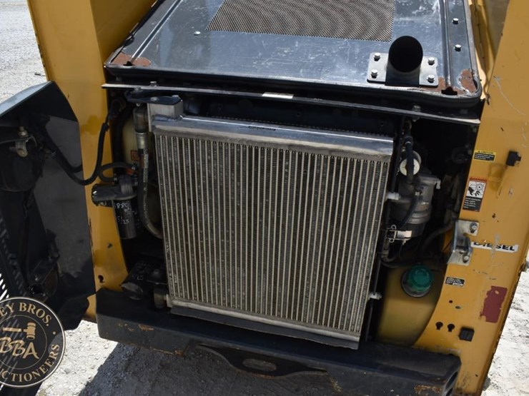 2019-deere-317g-image-29