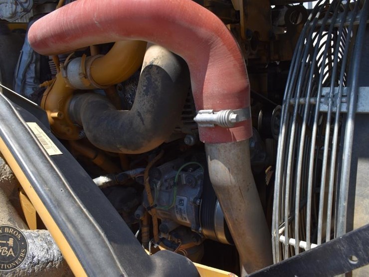 2014-caterpillar-cp56b-image-28