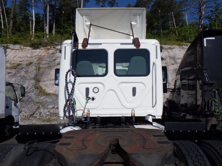 2018-freightliner-cascadia-125-image-10