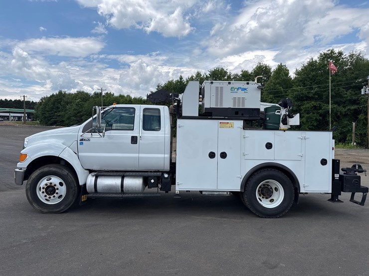 2015-ford-f750-xlt-image-2