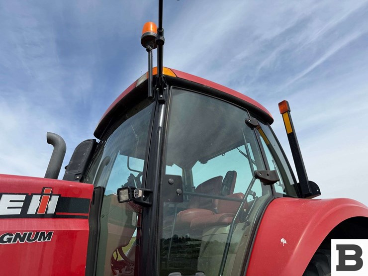 2014-case-ih-magnum-260-cvt-image-30