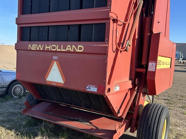 new-holland-660-image-6
