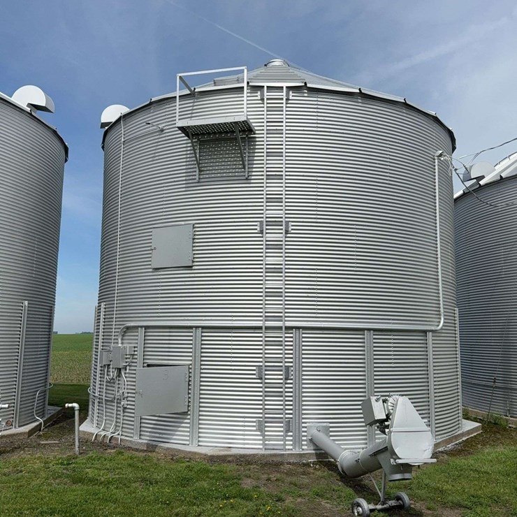 GSI 27ft Grain Bin, 2.66 Corrugation, 10,000 bushel, 8'' unload, 1 middle sump, 7 ring, channel lock floor( buyers have until December 31st to have the bins removed)
