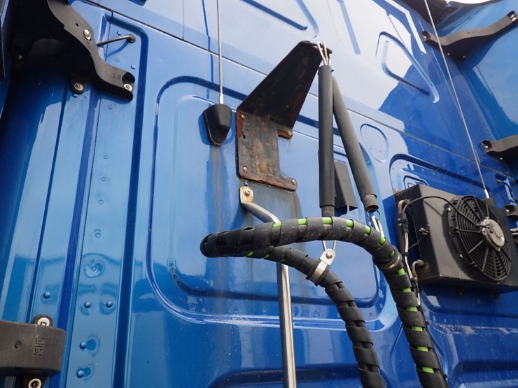 2021-freightliner-cascadia-126-image-20