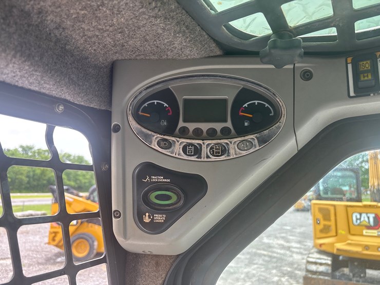 2009-bobcat-t250-image-13