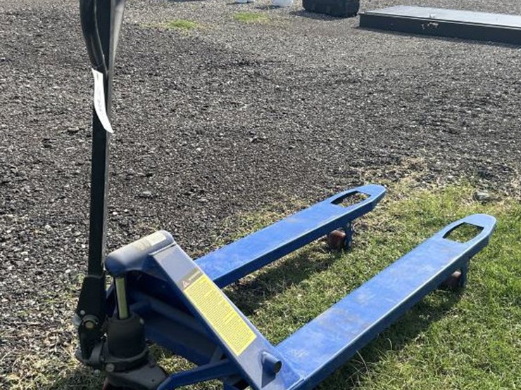 #223-•-hand-hydraulic-pallet-jack-image-1