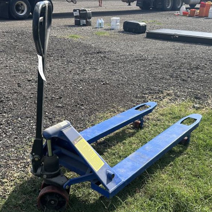 #223 • Hand Hydraulic Pallet Jack