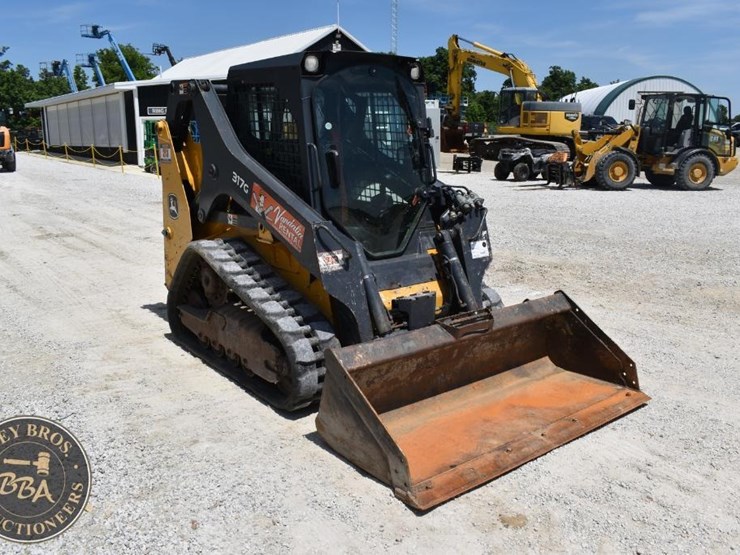 2019-deere-317g-image-12
