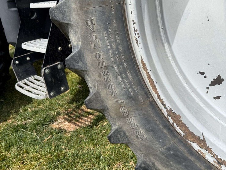 2014-case-ih-magnum-260-cvt-image-42