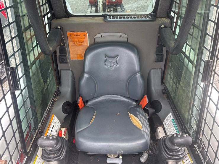 2009-bobcat-t250-image-14