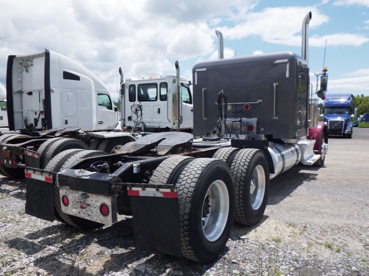 2018-peterbilt-389-image-12