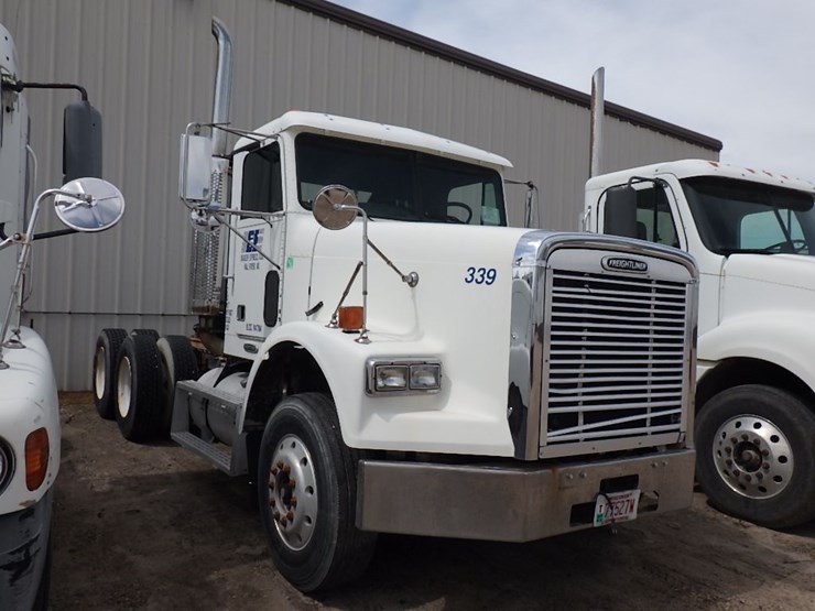 1999-freightliner-fld120-image-3