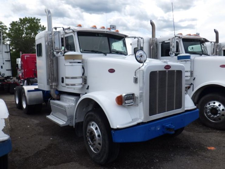 2012-peterbilt-367-image-3
