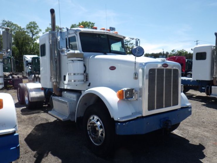 2012-peterbilt-367-image-3