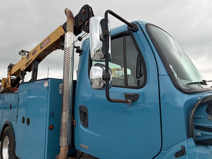 2008-freightliner-m2-106-image-13