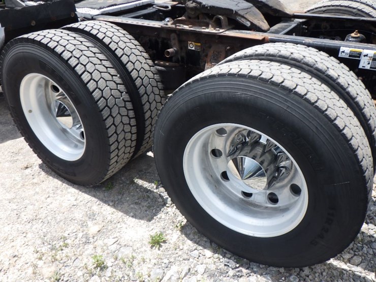 2018-peterbilt-389-image-18