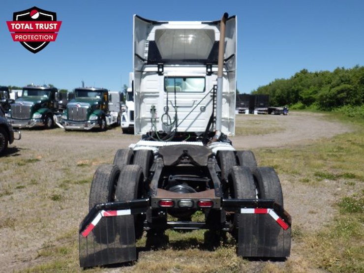 2021-volvo-vnr300-image-9