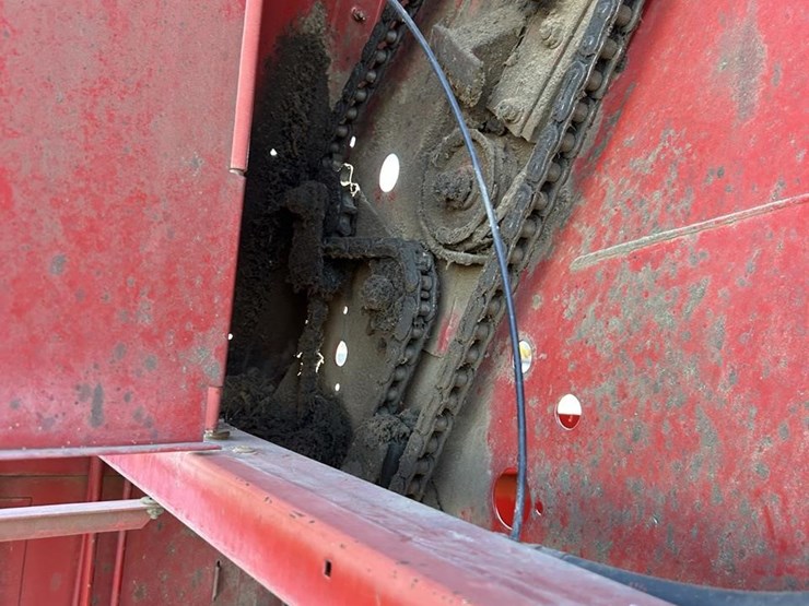 new-holland-660-image-40