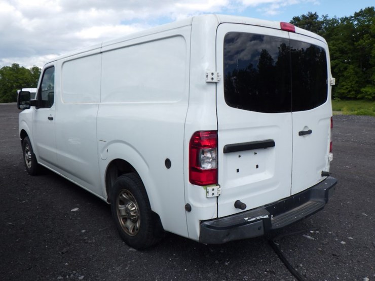 2013-nissan-nv2500-image-15