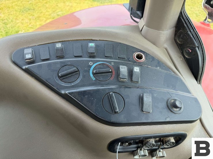 2014-case-ih-magnum-260-cvt-image-100