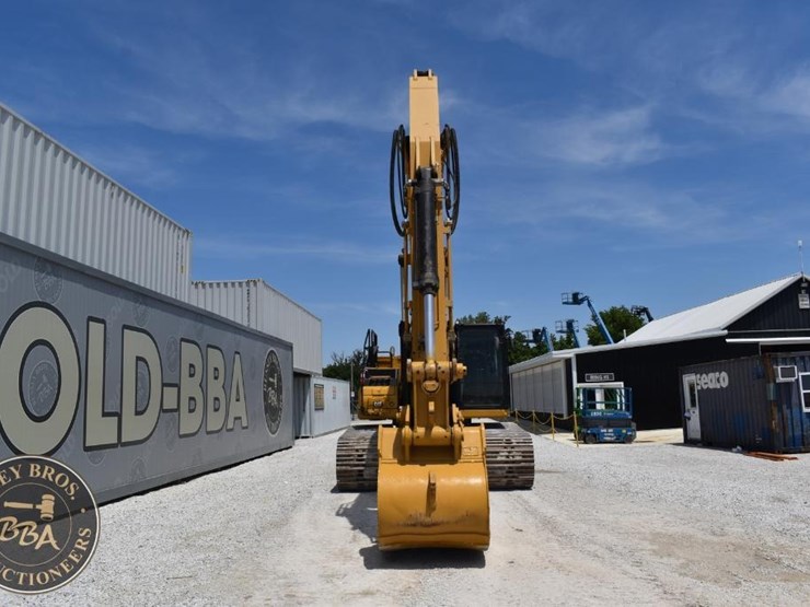 2019-caterpillar-336-image-14