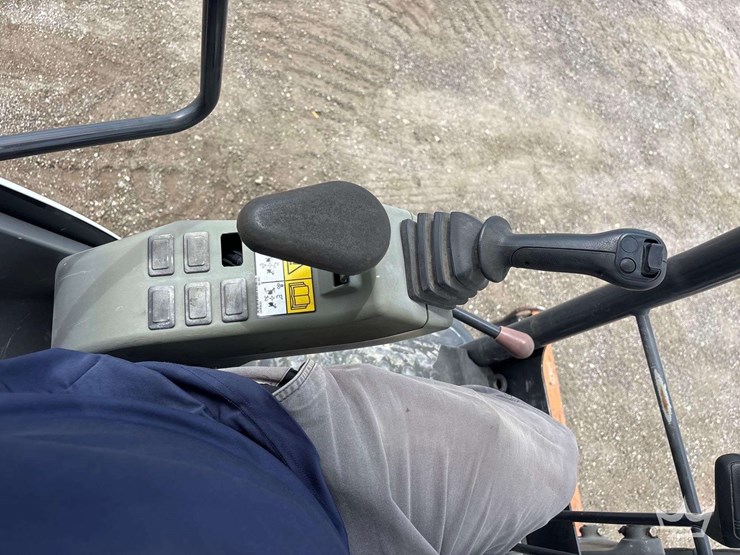 2021-bobcat-e26-image-23