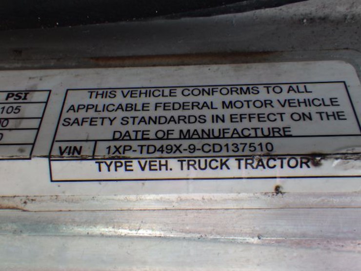2012-peterbilt-367-image-22