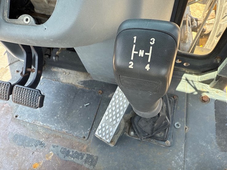2009-new-holland-b95b-image-38