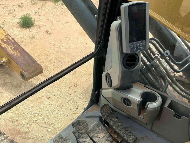 2012-caterpillar-324e-image-18