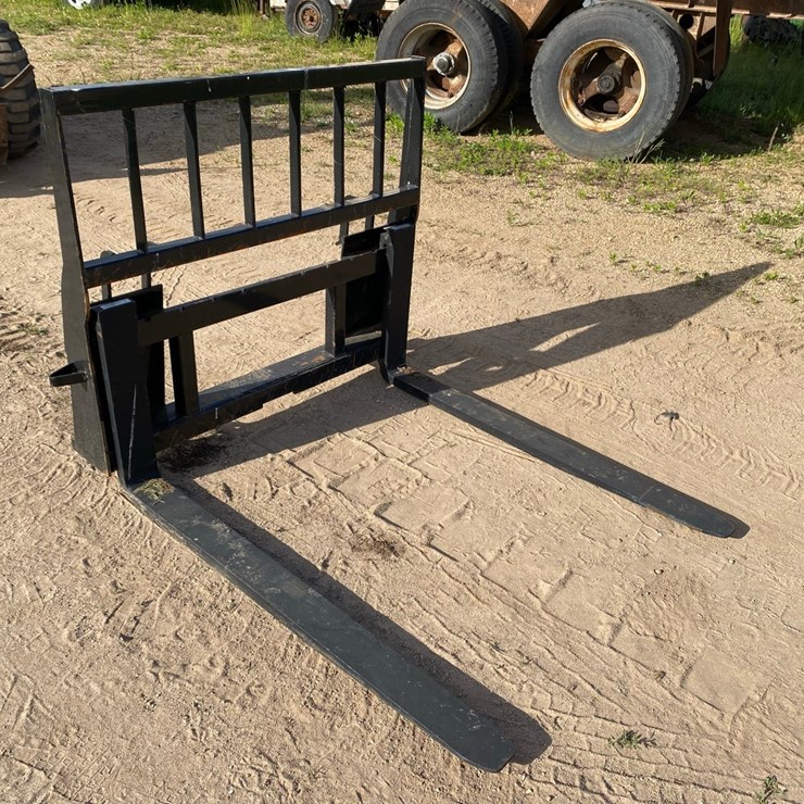 NEW - Skidsteer Pallet Forks