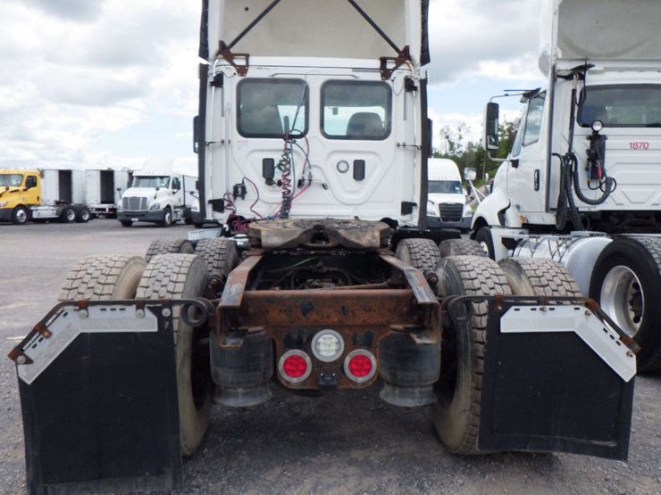 2017-freightliner-cascadia-125-image-9