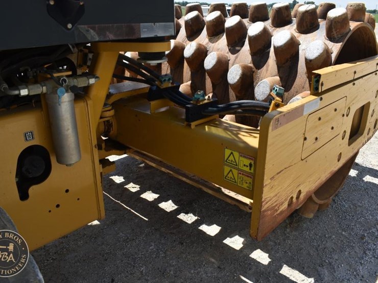 2014-caterpillar-cp56b-image-23