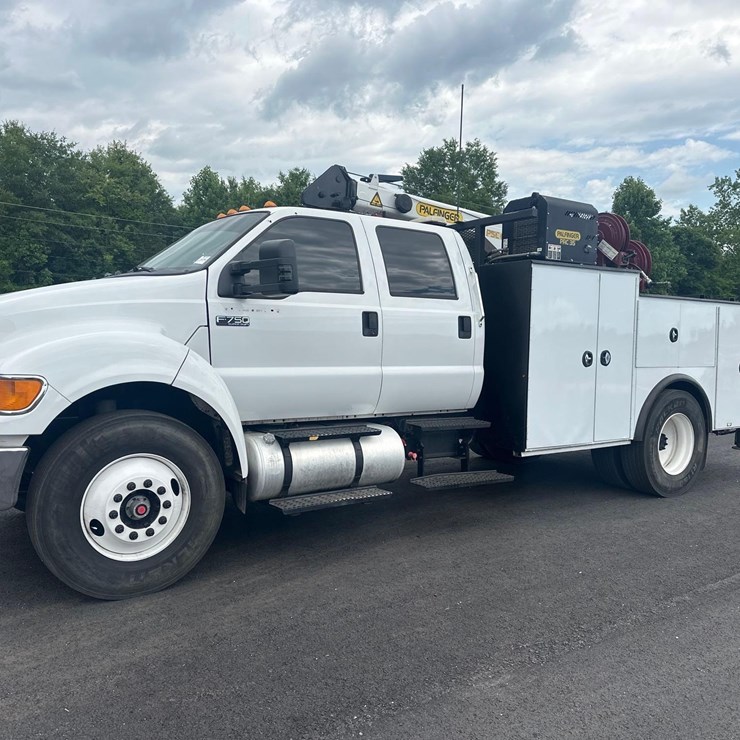 2013 FORD F750