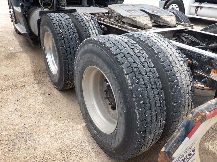 2015-freightliner-cascadia-125-evolution-image-13