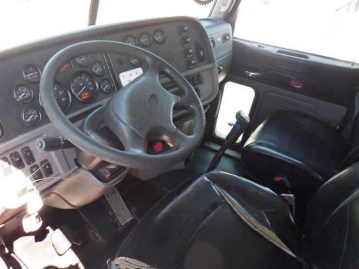 2012-peterbilt-367-image-16