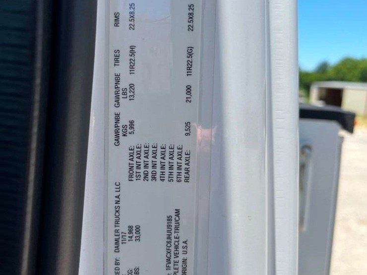 2018-freightliner-m2-106-image-15