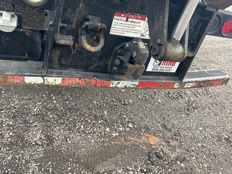 2016-mack-granite-gu713-image-38