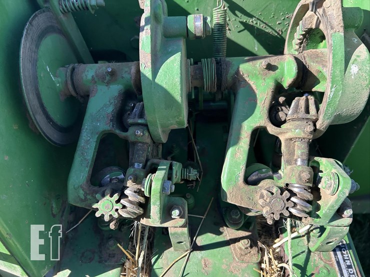 john-deere-336-image-10