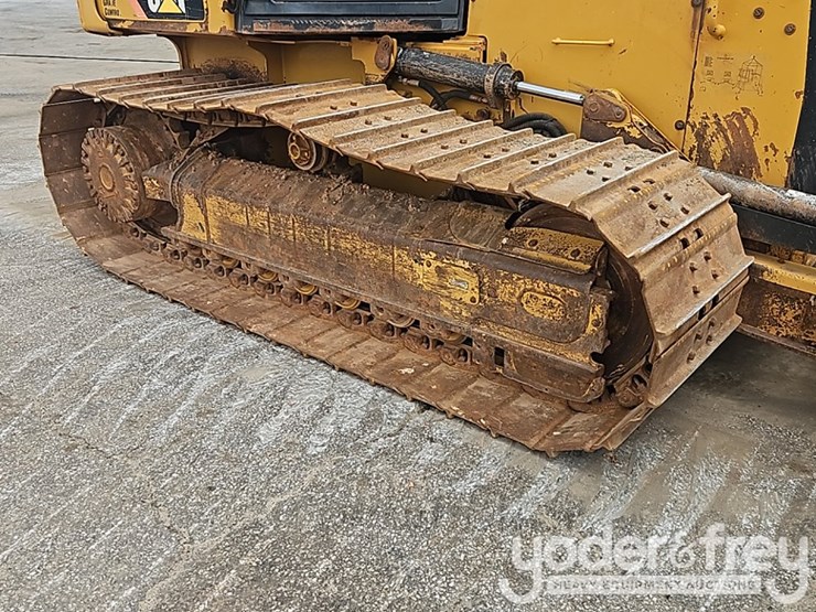 2016-caterpillar-d5k2-lgp-image-12